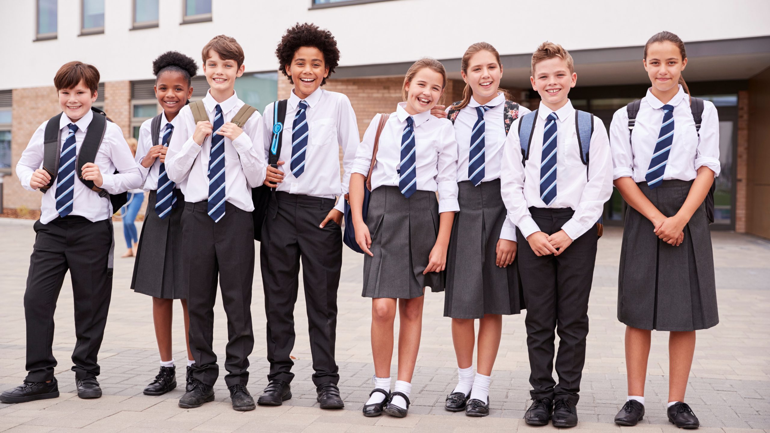 port de l'uniforme chez les enfants